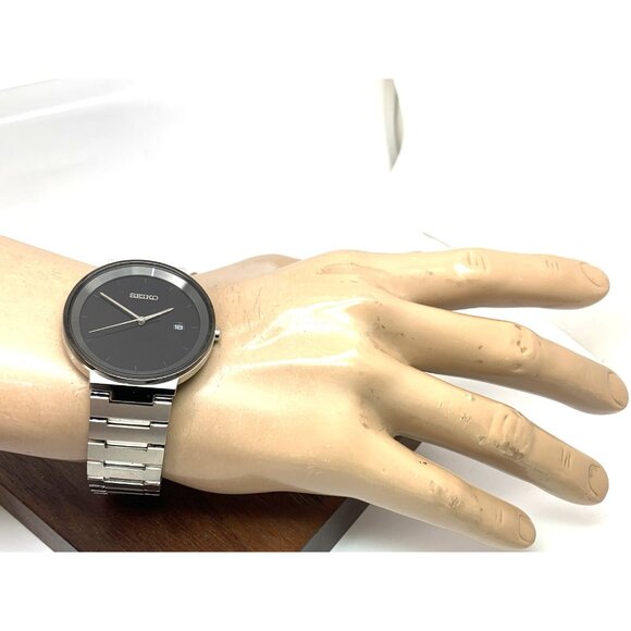 Seiko Men's Watch SUR485 Quartz Black Dial Date Silver Stainless Steel 40mm - Picture 5 of 14